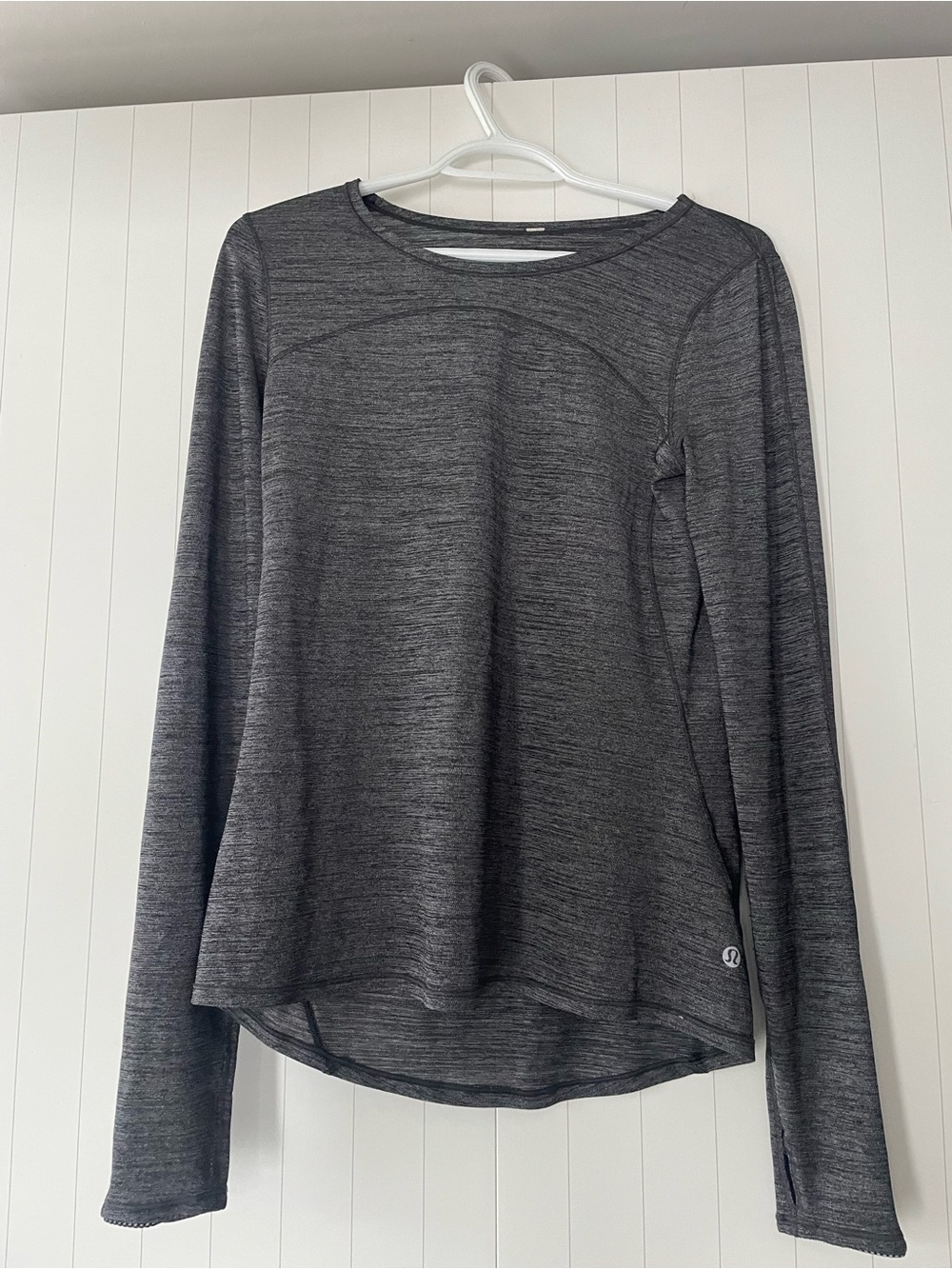 Women’s LuLuLemon size 4 grey heathered swiftly tech shirt